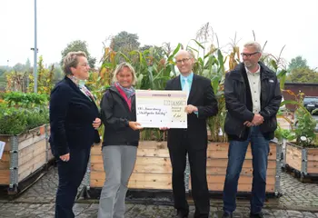 VHS Braunschweig Scheckübergabe